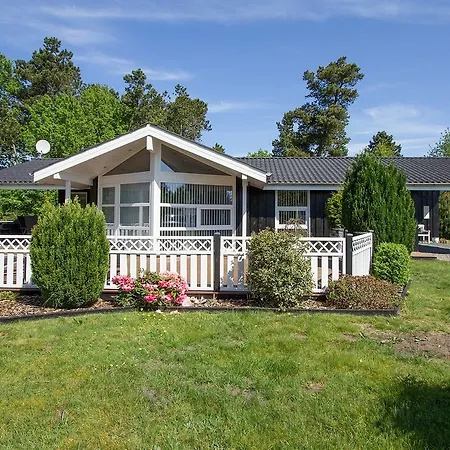 펜션 Four-bedroom Holiday In *