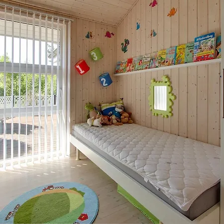 펜션 Four-bedroom Holiday In *